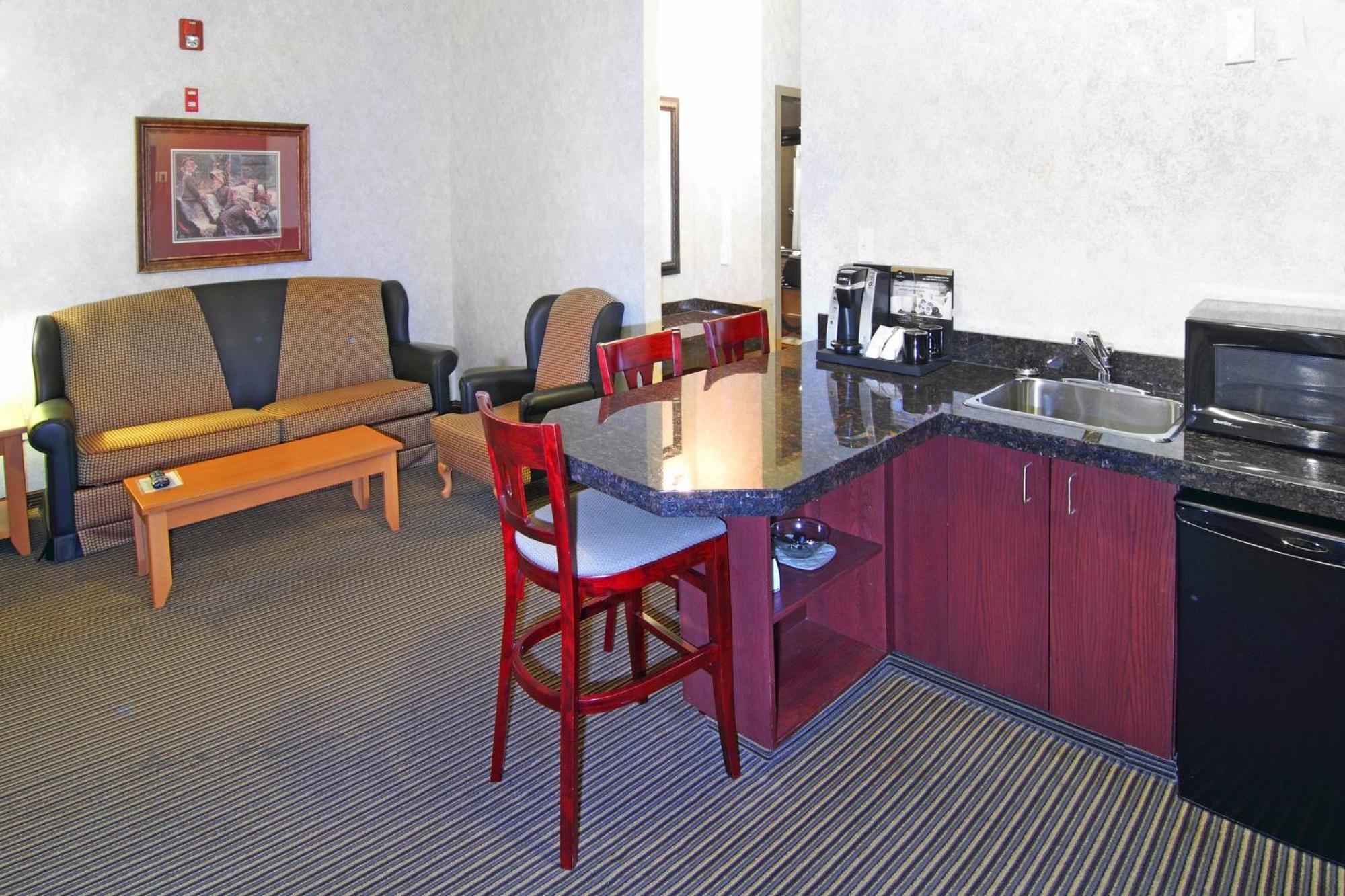 Holiday Inn Express Calgary South By Ihg מראה חיצוני תמונה