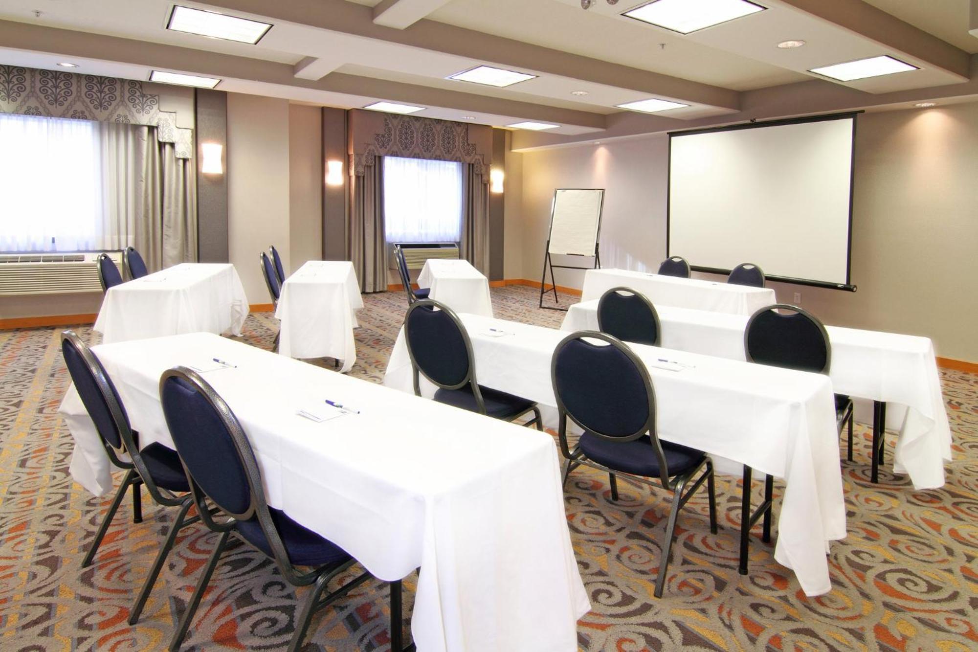 Holiday Inn Express Calgary South By Ihg מראה חיצוני תמונה